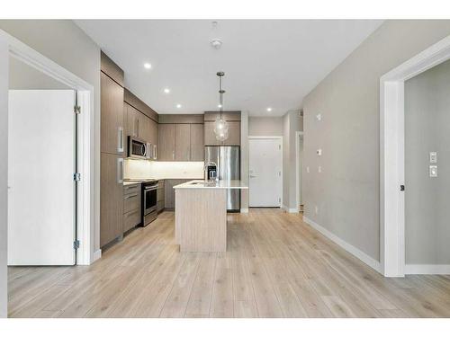 213-383 Smith Street Nw, Calgary, AB - Indoor Photo Showing Kitchen With Upgraded Kitchen