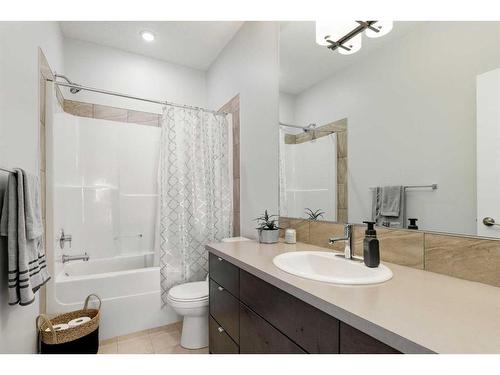 113 Nolancrest Common Nw, Calgary, AB - Indoor Photo Showing Bathroom