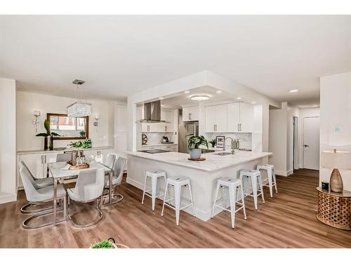 7D-133 25 Avenue Sw, Calgary, AB - Indoor Photo Showing Dining Room