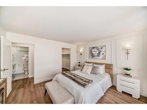 7D-133 25 Avenue Sw, Calgary, AB - Indoor Photo Showing Bedroom