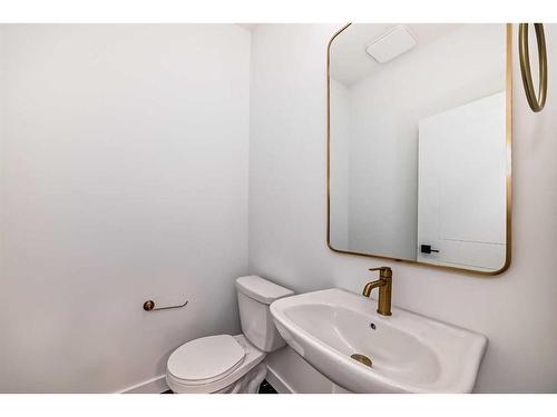 44 Clydesdale Court, Cochrane, AB - Indoor Photo Showing Bathroom