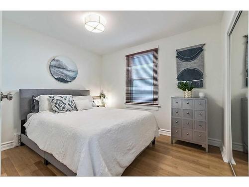 2023 8 Avenue Se, Calgary, AB - Indoor Photo Showing Bedroom