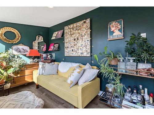 2023 8 Avenue Se, Calgary, AB - Indoor Photo Showing Bedroom