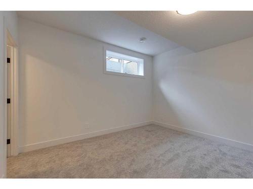 4909 19 Avenue Nw, Calgary, AB - Indoor Photo Showing Other Room