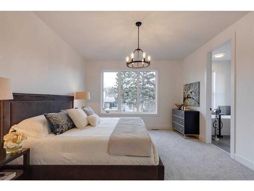 4909 19 Avenue Nw, Calgary, AB - Indoor Photo Showing Bedroom