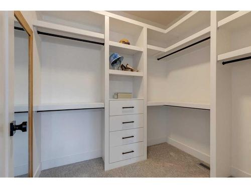 4909 19 Avenue Nw, Calgary, AB - Indoor With Storage