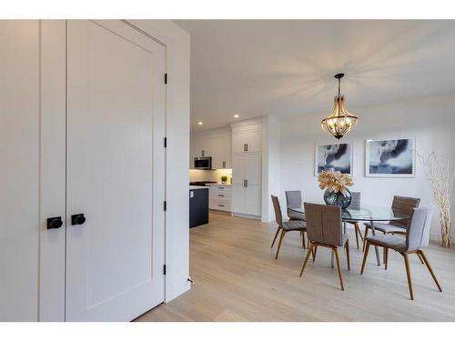 4909 19 Avenue Nw, Calgary, AB - Indoor Photo Showing Dining Room