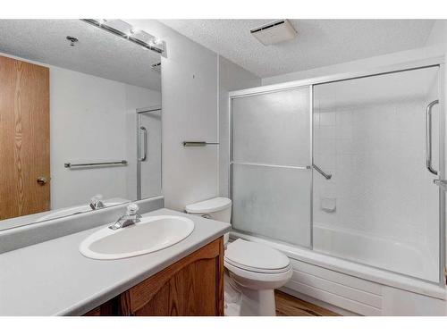 505-2011 University Drive Nw, Calgary, AB - Indoor Photo Showing Bathroom