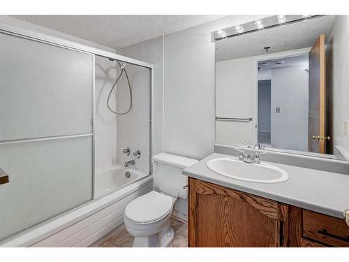 505-2011 University Drive Nw, Calgary, AB - Indoor Photo Showing Bathroom