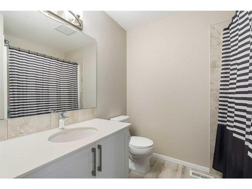 202-375 Redstone Walk Ne, Calgary, AB - Indoor Photo Showing Bathroom