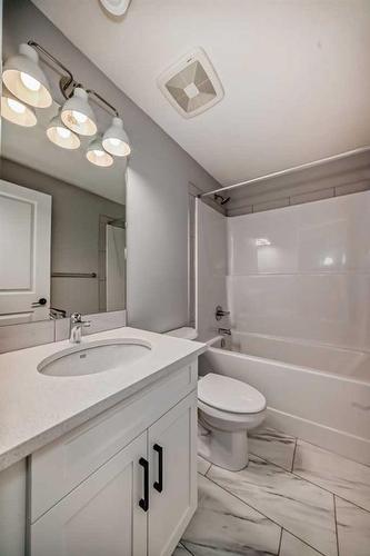 24 Sugarsnap Way Se, Calgary, AB - Indoor Photo Showing Bathroom