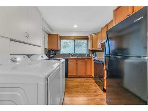 4831 40 Avenue Sw, Calgary, AB - Indoor Photo Showing Laundry Room