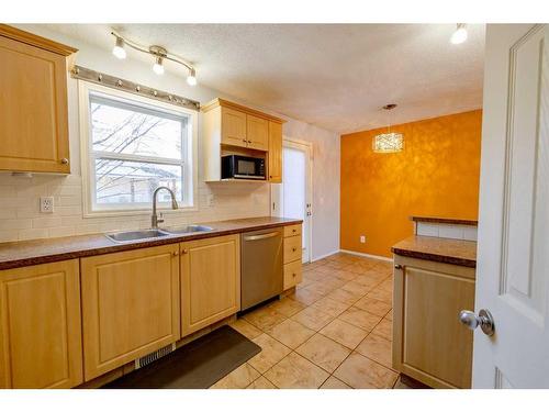 603 Prairie Sound Circle Nw, High River, AB - Indoor Photo Showing Kitchen With Double Sink