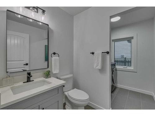 35 Mckinley Road Se, Calgary, AB - Indoor Photo Showing Bathroom