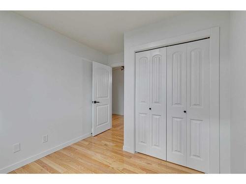 35 Mckinley Road Se, Calgary, AB - Indoor