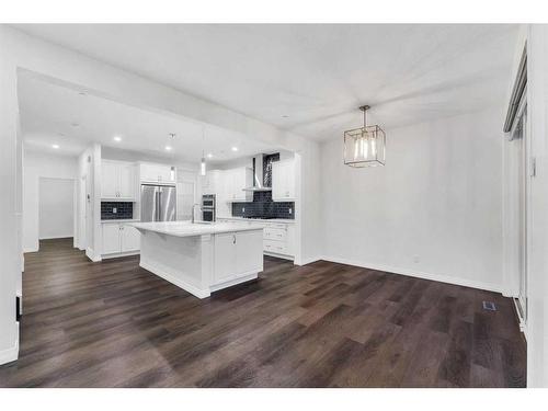 114 Lucas Terrace Nw, Calgary, AB - Indoor Photo Showing Kitchen