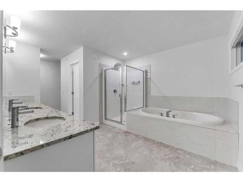 114 Lucas Terrace Nw, Calgary, AB - Indoor Photo Showing Bathroom