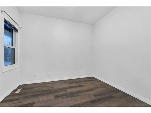 114 Lucas Terrace Nw, Calgary, AB - Indoor Photo Showing Other Room