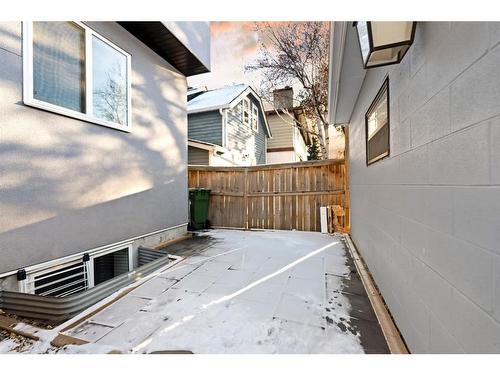 415 6 Street Ne, Calgary, AB - Indoor Photo Showing Bedroom