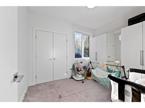 415 6 Street Ne, Calgary, AB - Indoor Photo Showing Bathroom