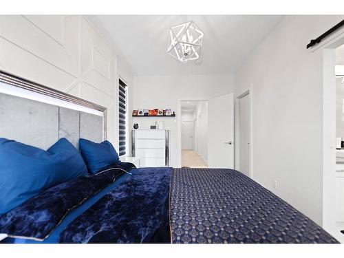 415 6 Street Ne, Calgary, AB - Indoor Photo Showing Bedroom