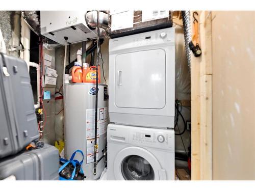 415 6 Street Ne, Calgary, AB - Indoor Photo Showing Laundry Room