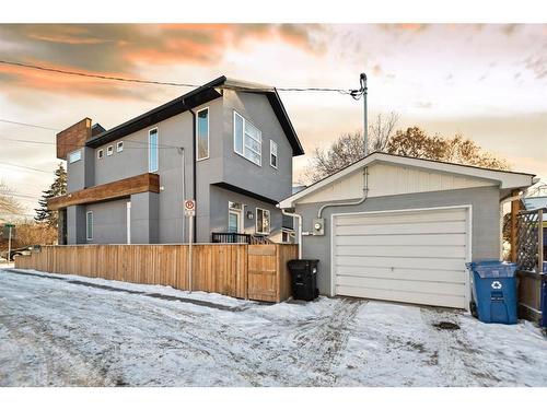 415 6 Street Ne, Calgary, AB - Indoor With Fireplace