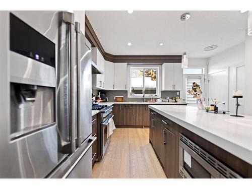 415 6 Street Ne, Calgary, AB - Indoor Photo Showing Kitchen With Double Sink With Upgraded Kitchen