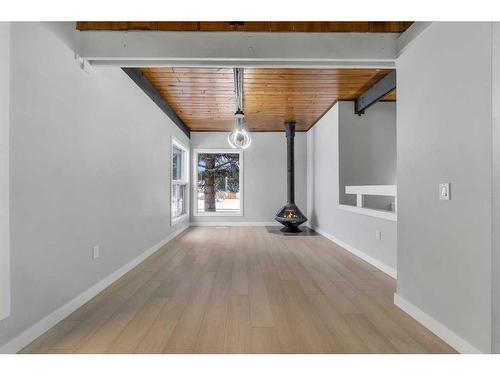 5501 4 Avenue Ne, Calgary, AB - Indoor Photo Showing Other Room