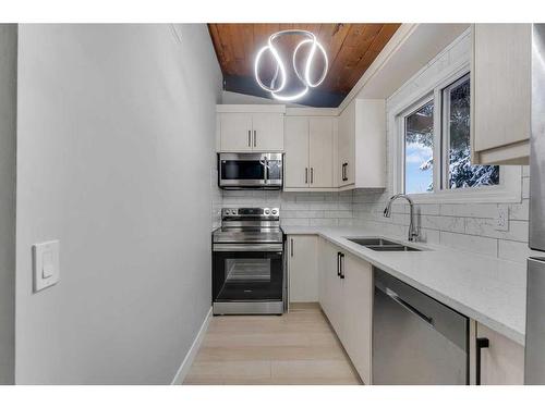 5501 4 Avenue Ne, Calgary, AB - Indoor Photo Showing Kitchen With Double Sink