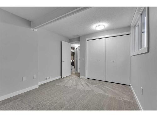 5501 4 Avenue Ne, Calgary, AB - Indoor Photo Showing Other Room