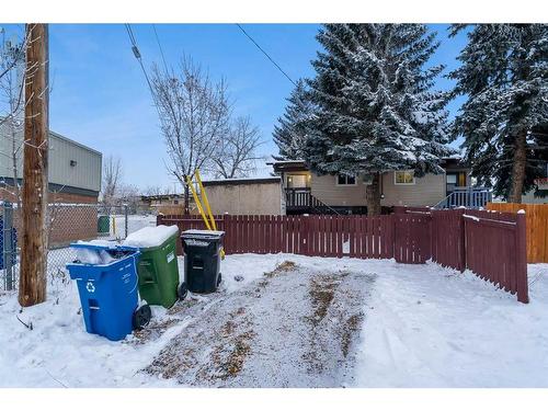 5501 4 Avenue Ne, Calgary, AB - Outdoor With Backyard