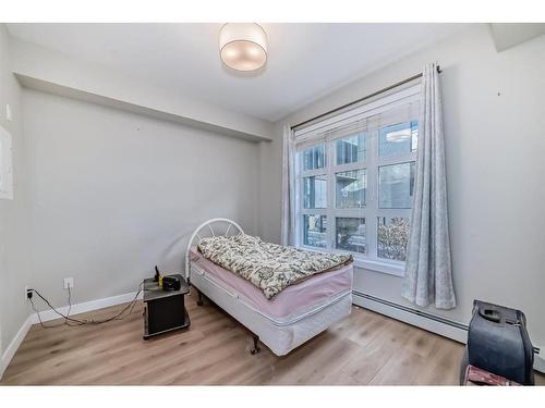 119-383 Smith Street Nw, Calgary, AB - Indoor Photo Showing Bedroom