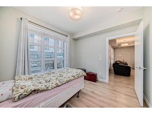 119-383 Smith Street Nw, Calgary, AB - Indoor Photo Showing Bedroom