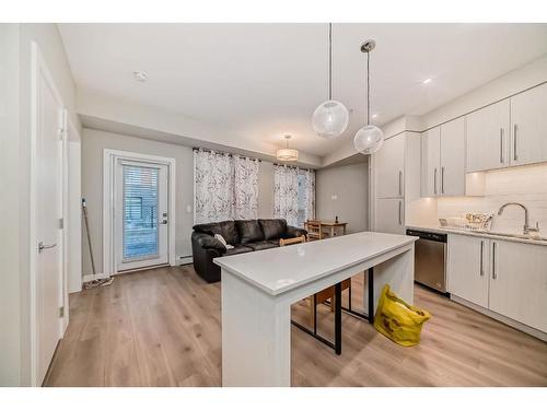 119-383 Smith Street Nw, Calgary, AB - Indoor Photo Showing Kitchen With Upgraded Kitchen