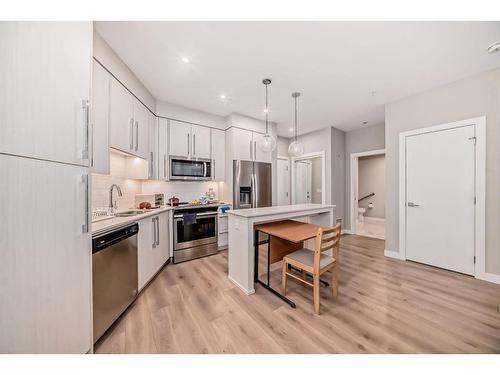 119-383 Smith Street Nw, Calgary, AB - Indoor Photo Showing Kitchen With Stainless Steel Kitchen With Upgraded Kitchen