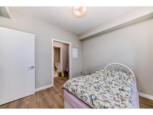 119-383 Smith Street Nw, Calgary, AB - Indoor Photo Showing Bedroom