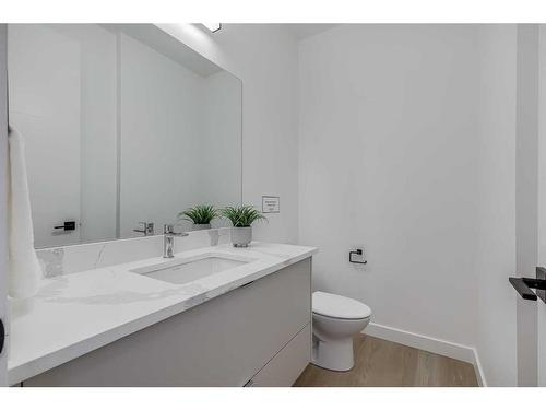 3927 65 Street Nw, Calgary, AB - Indoor Photo Showing Bathroom