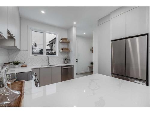 3927 65 Street Nw, Calgary, AB - Indoor Photo Showing Kitchen