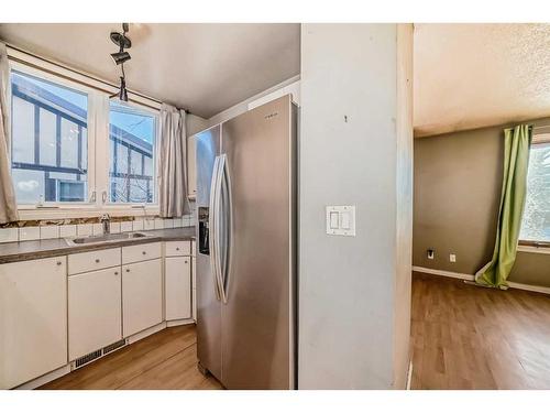 5312 Temple Road Ne, Calgary, AB - Indoor Photo Showing Kitchen