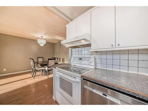 5312 Temple Road Ne, Calgary, AB - Indoor Photo Showing Kitchen