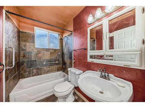 5312 Temple Road Ne, Calgary, AB - Indoor Photo Showing Bathroom