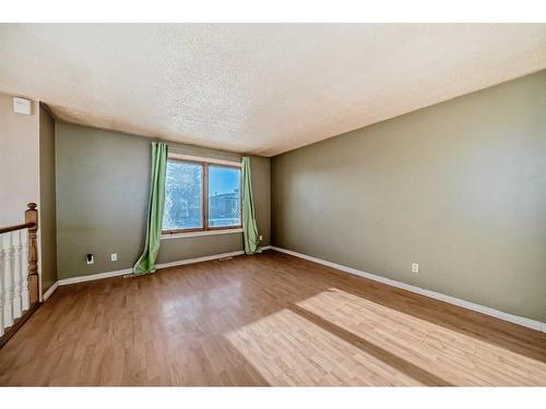 5312 Temple Road Ne, Calgary, AB - Indoor Photo Showing Other Room