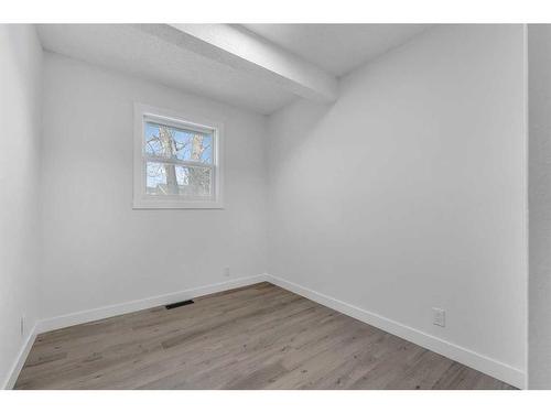 22-5520 1 Avenue Se, Calgary, AB - Indoor Photo Showing Other Room