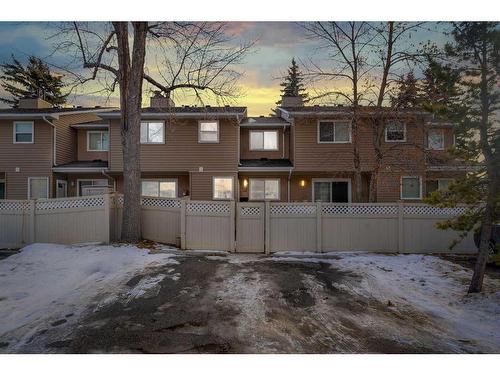 22-5520 1 Avenue Se, Calgary, AB - Outdoor