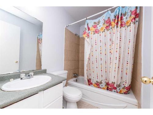 105 Falton Drive Ne, Calgary, AB - Indoor Photo Showing Bathroom