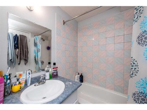 105 Falton Drive Ne, Calgary, AB - Indoor Photo Showing Bathroom