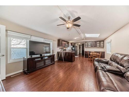 347 Erin Woods Green Se, Calgary, AB - Indoor Photo Showing Living Room