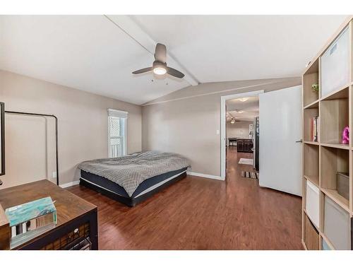 347 Erin Woods Green Se, Calgary, AB - Indoor Photo Showing Bedroom