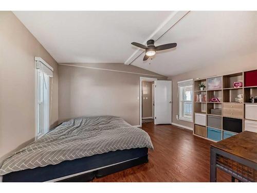 347 Erin Woods Green Se, Calgary, AB - Indoor Photo Showing Bedroom